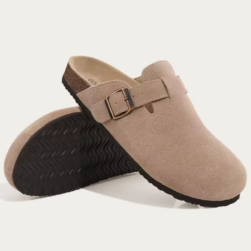 Fashionable suede slippers suitable for both men and women